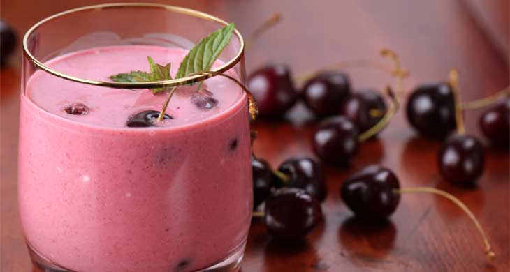 Amaretto and Cherry Boozy Smoothie