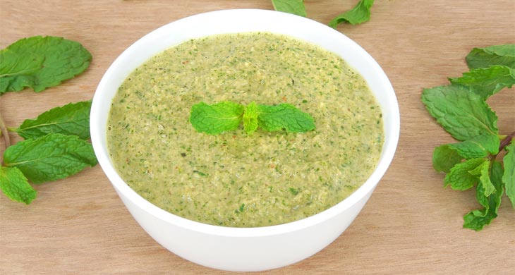 Pudina Chutney (Mint Chutney)