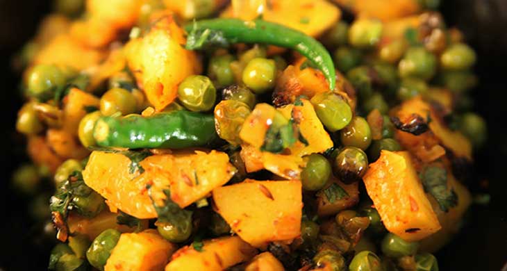 Sukhe Matar Aloo