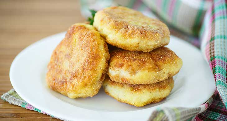 Salmon Cakes with Tartar Sauce