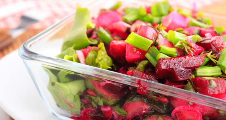 Beet (Beetroot) Salad with Garlic Yogurt