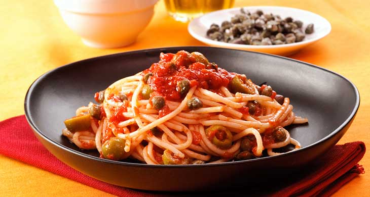 Spaghetti with Tomato and Red Pepper Sauce