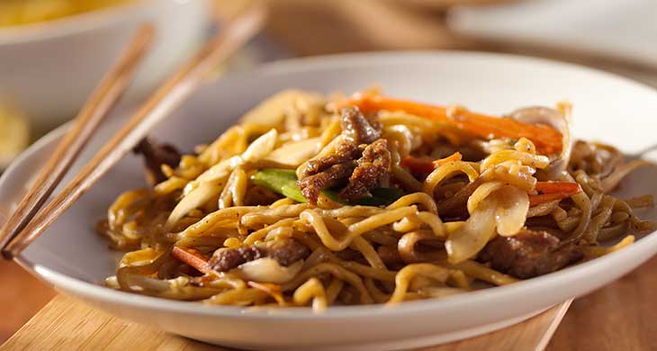 Noodles Tossed With Meat and Vegetables