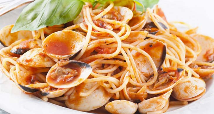 Spaghetti with Creamy Garlic Mussels