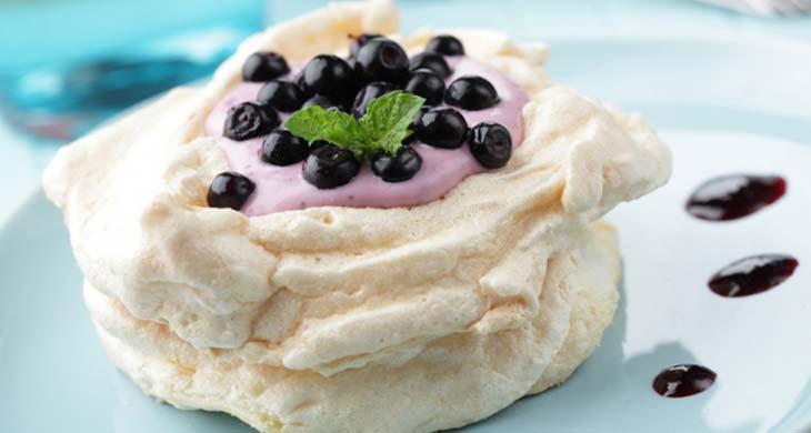 Pavlova with Mocha Cream Filling