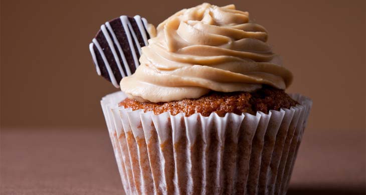 Black-and-White Cup Cakes