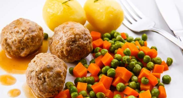 Mince with Potatoes and Peas