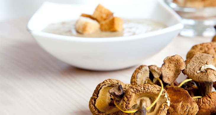 Sweet Breads with Mushrooms and Cream