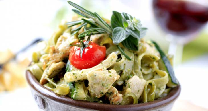 Spinach Fettuccine with Mushroom Sauce