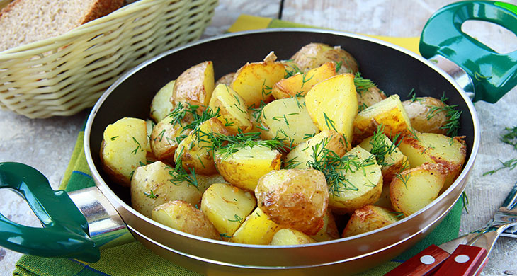 Roast Potatoes with Garlic and Thyme